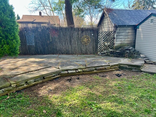 Building Photo - 8 Alden Pl