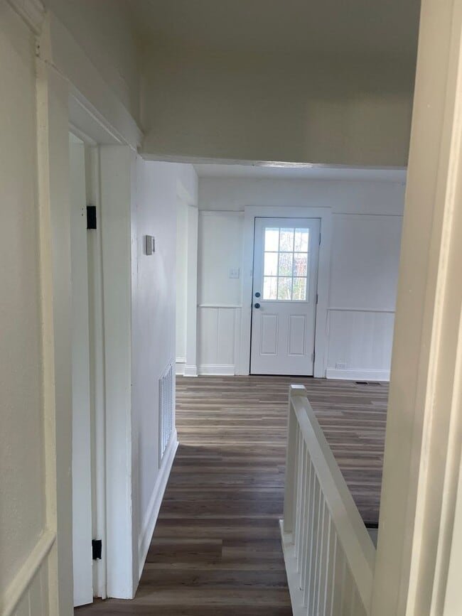 Building Photo - 3 Br 1 Bath House