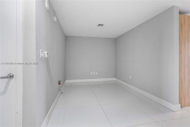 Building Photo - 16385 Biscayne Blvd