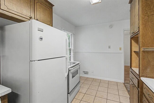 Building Photo - 2985 Fredrick Dr