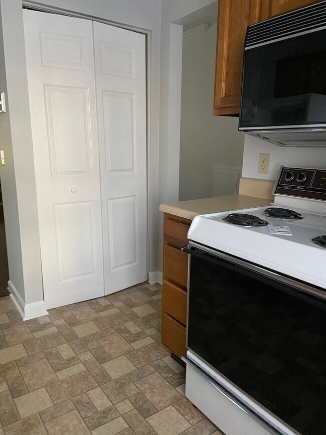 Kitchen Pantry - 1901 Devonshire Dr