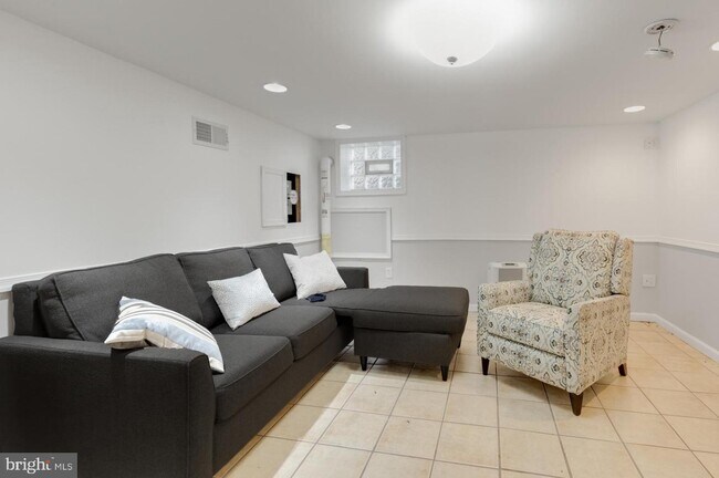 Building Photo - 920 S 16th St