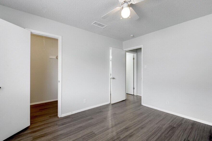 Building Photo - 5905 Hidden Valley Trail