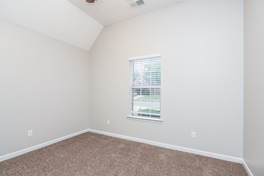 Building Photo - 7076 Maple Grove Rd