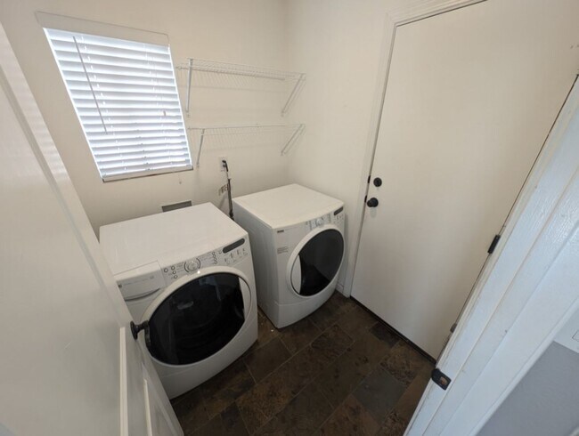 Building Photo - 9509 Lazy River Dr