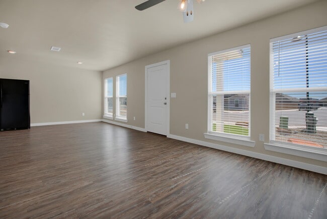 Building Photo - 402 E 30th St