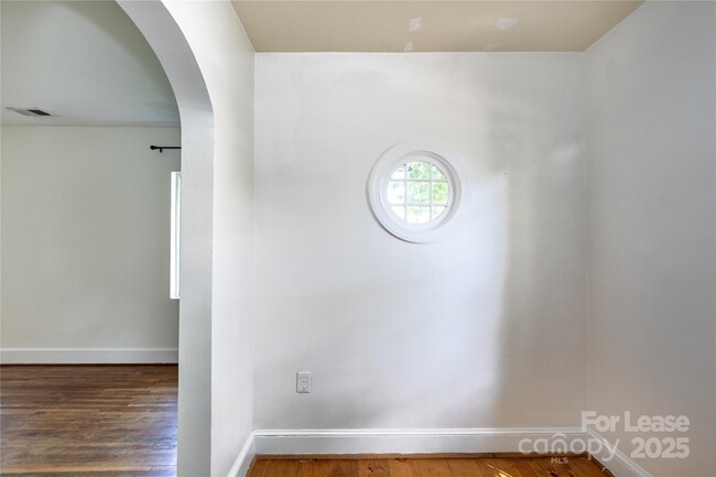 Building Photo - 3440 Oakwood Ave