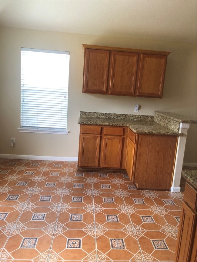 Building Photo - 1211 Colonial Manor Dr