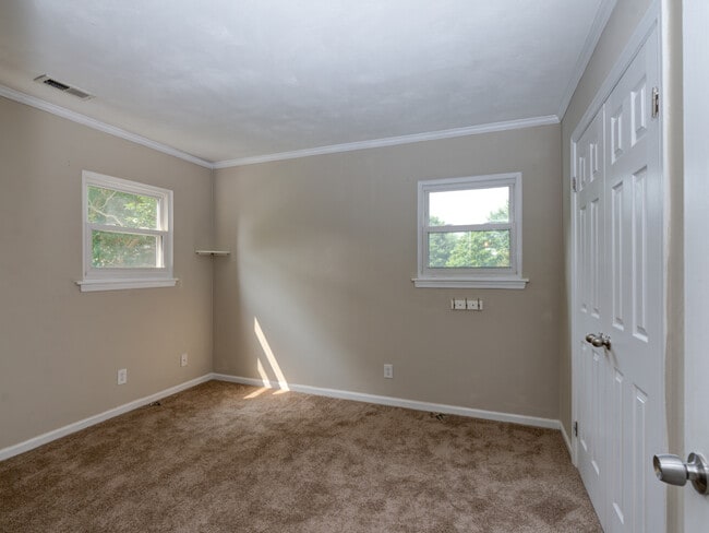 Building Photo - 1805 Oneida Ct