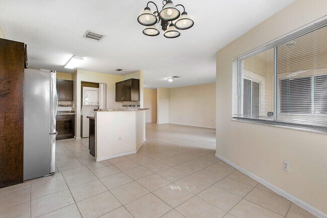 Building Photo - 8460 NW 40th St