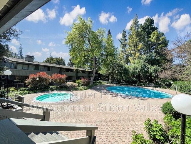 Building Photo - 151 Buckingham Dr