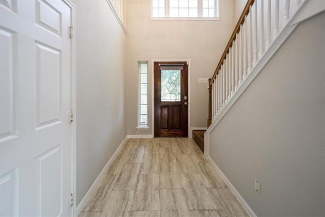 Building Photo - 10902 Barker View Dr