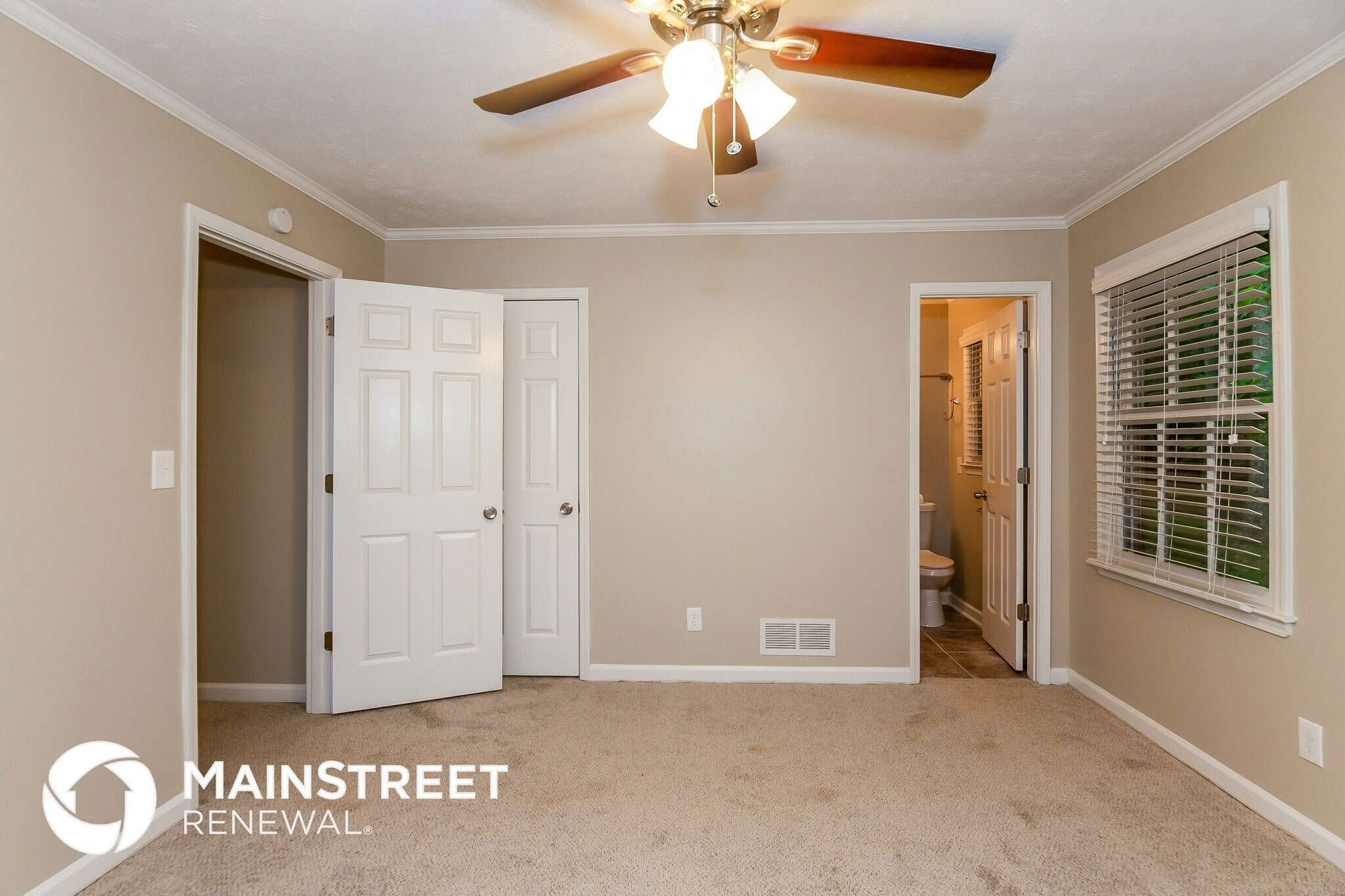 Building Photo - 2135 Pinewood Dr