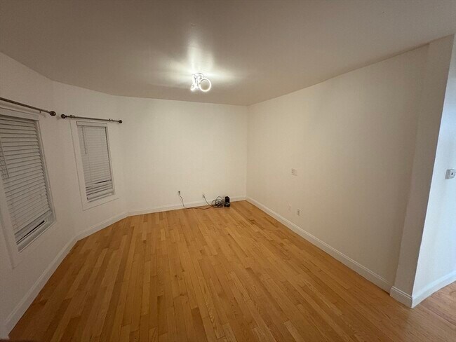 Building Photo - 20 Jones