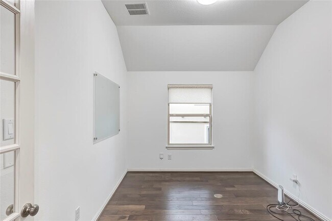 Building Photo - 3405 Venezia View