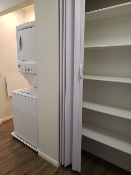 Building Photo - 1261 Victor St