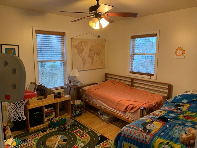 Building Photo - 1 bedroom, 1 bath home - Available August 2026!