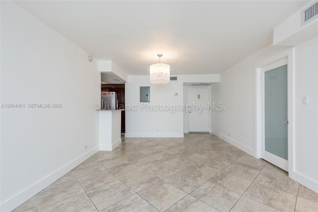 Building Photo - 6039 Collins Ave