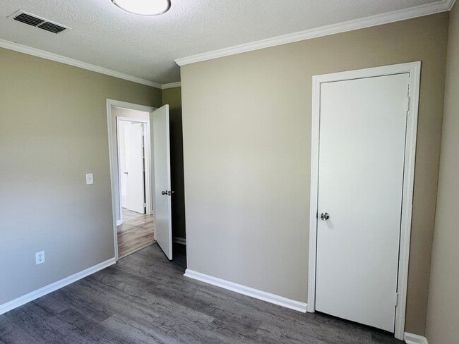 Building Photo - 4-Bedroom that has it all !