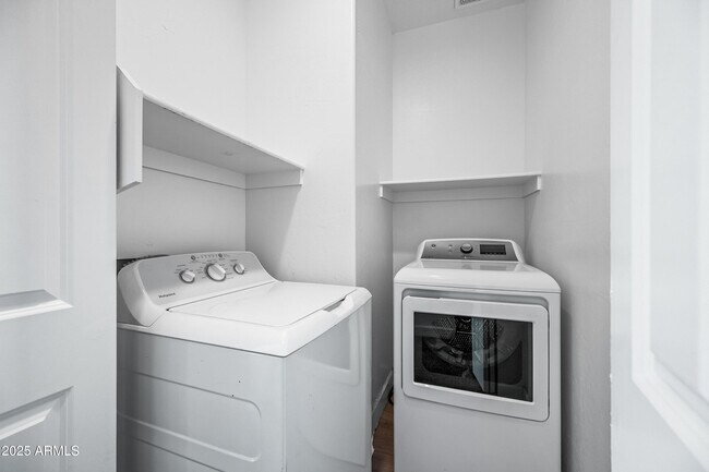 Building Photo - 4608 W Maryland Ave