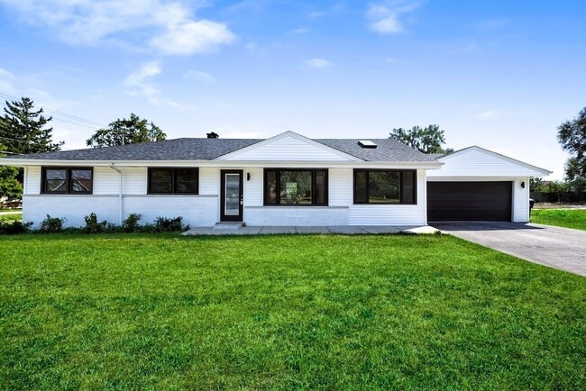 Primary Photo - 19W719 W Holtz Ave