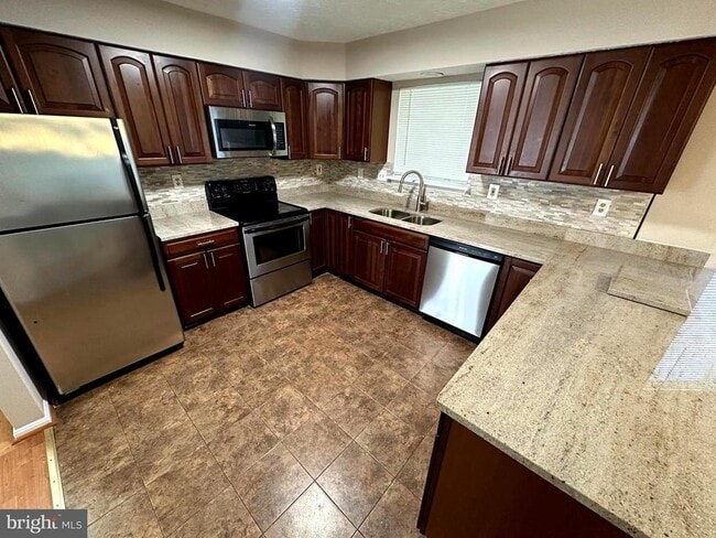 Building Photo - 2132 Robert Bowie Dr