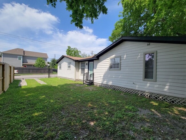 Building Photo - 3416 Europa St