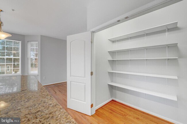 Building Photo - 609 Tebbston Dr