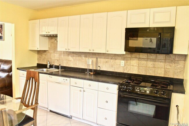 Building Photo - 117 Blydenburgh Ave