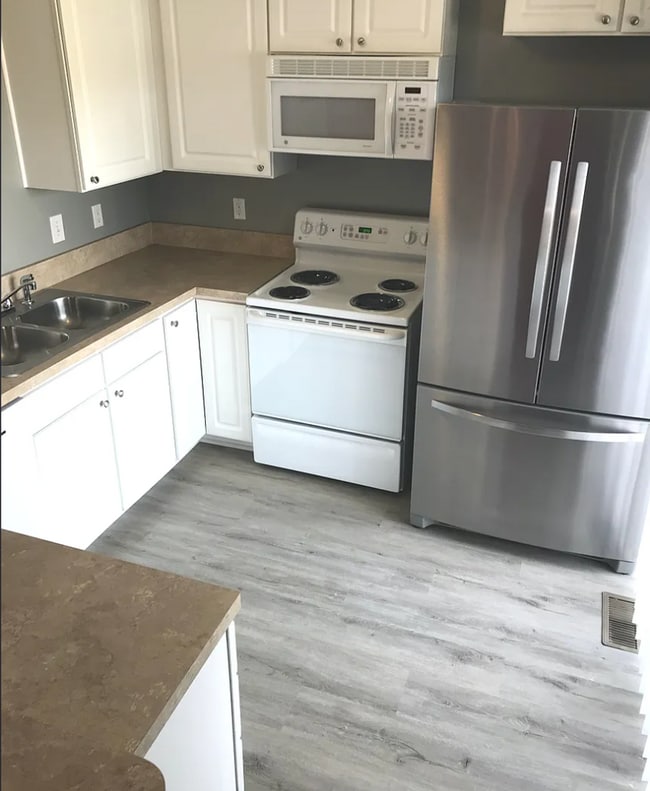 Building Photo - Beautiful end condo in great Powell location!!
