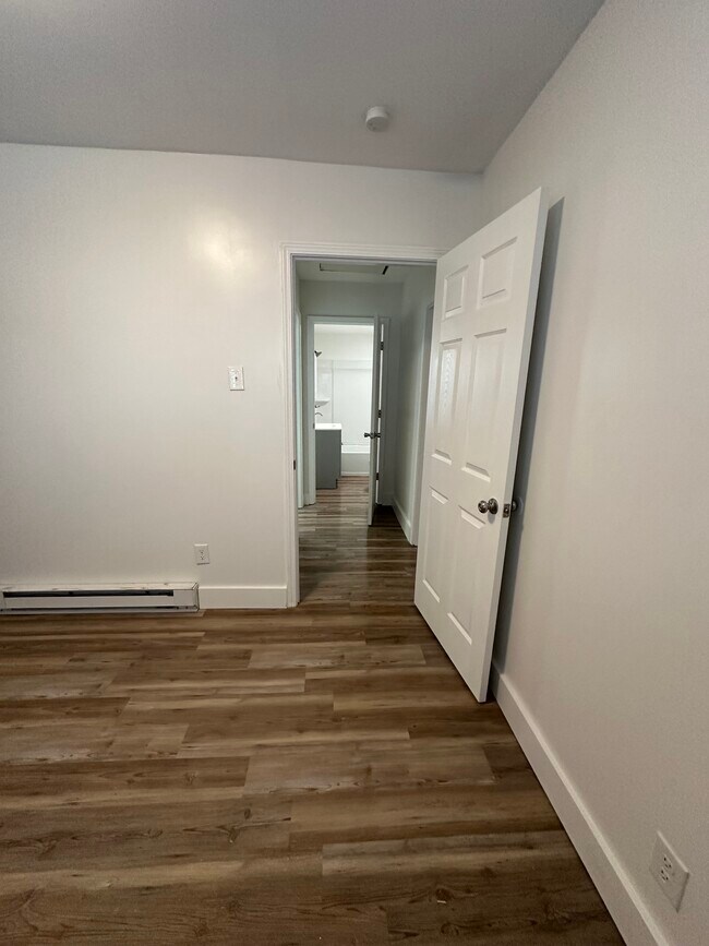 Building Photo - 221 Adamsville Ct