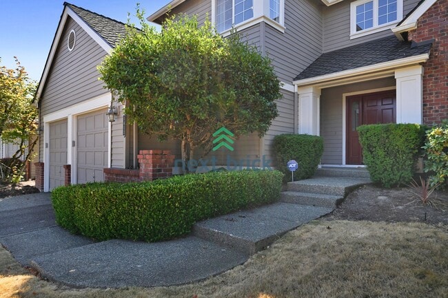 Building Photo - 4 BED & 2.5 BATH FOR RENT