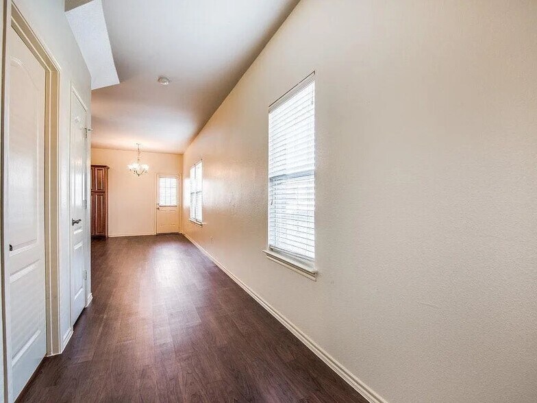 Building Photo - 830 Parkplace Ridge