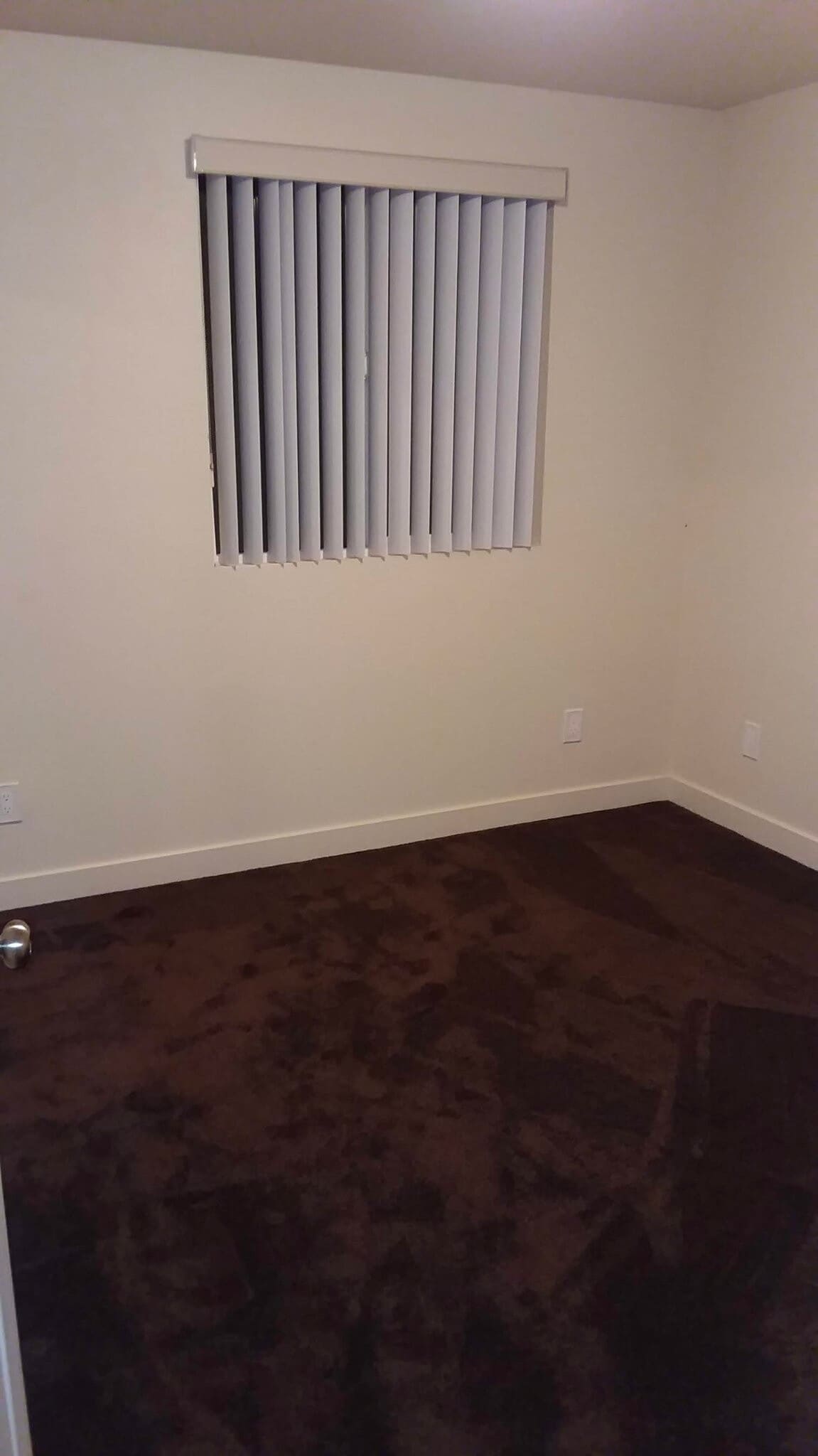 Building Photo - 639 W 95th St