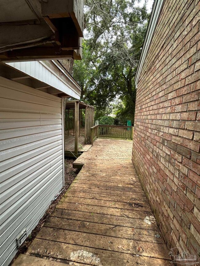 Building Photo - 303 Ariola Ave