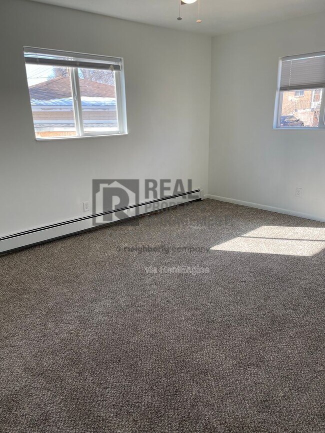 Building Photo - 833 30th Ave Ct