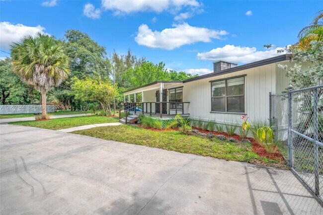 Building Photo - 5096 SW 28th Terrace