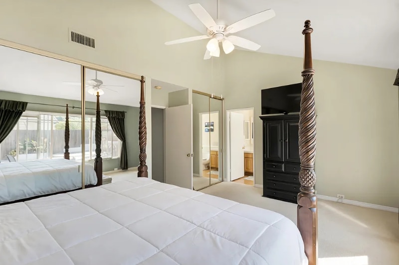 Building Photo - 2802 E Sierra Dr