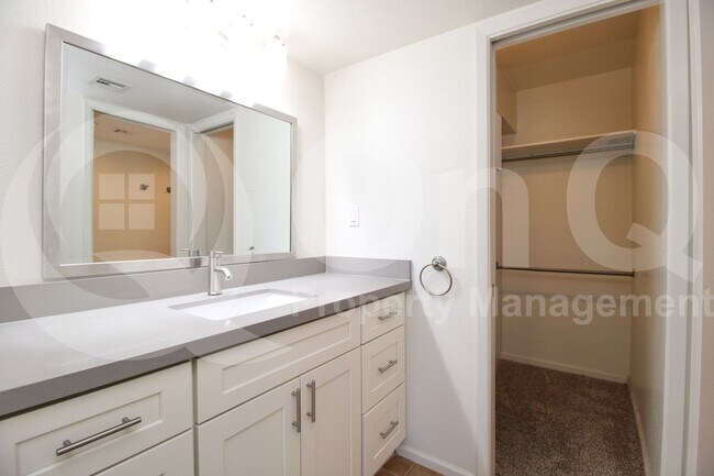 Building Photo - 5998 N 78th St