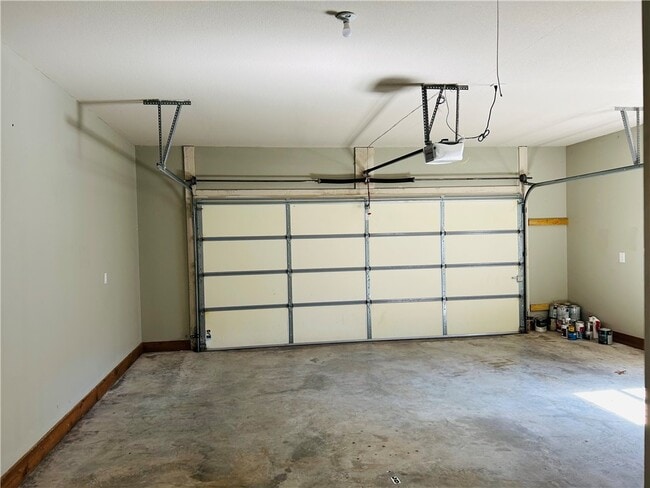 Building Photo - 15 Mills Dr