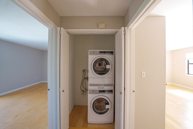 Building Photo - 1 Richdale Ave