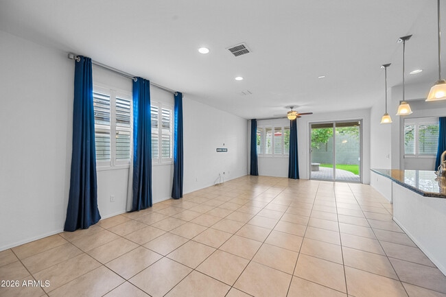 Building Photo - 2543 W Arroyo Way