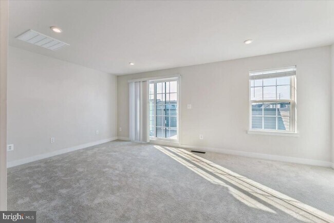 Building Photo - 14032 Sunrise Valley Dr