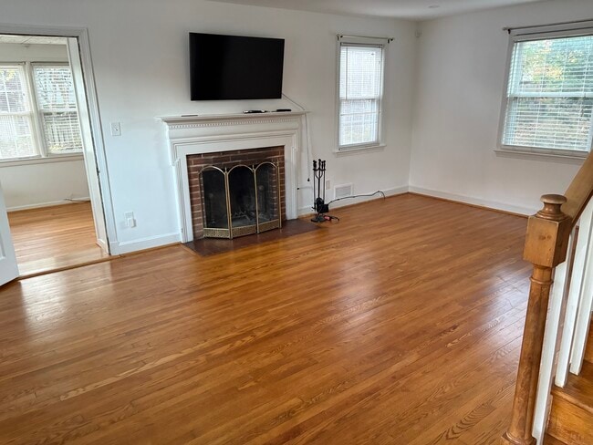 Building Photo - 22 Kentbury Way