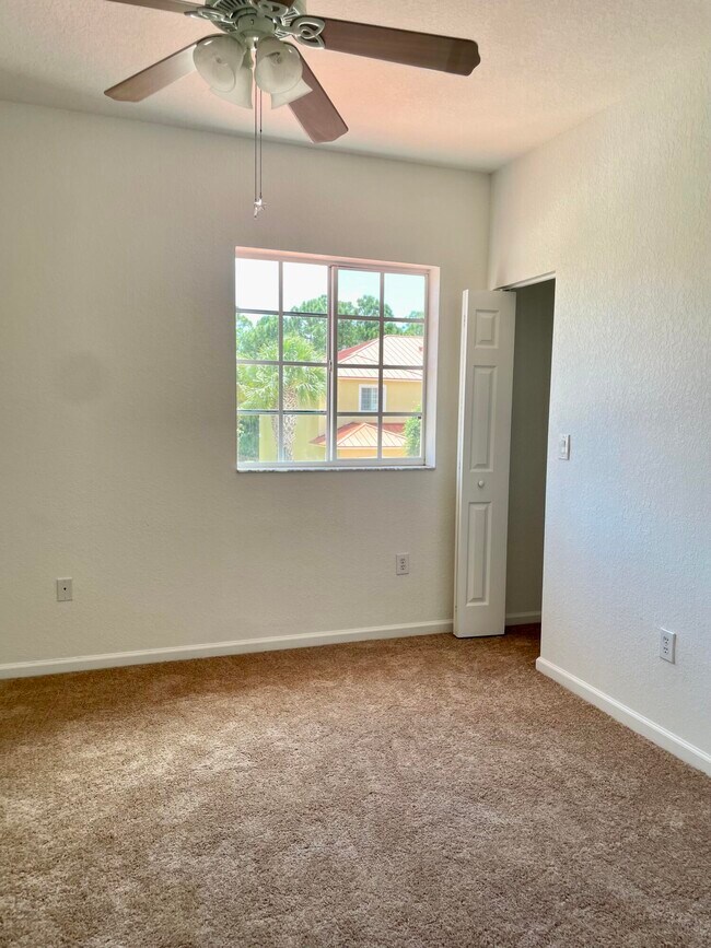 Building Photo - 5119 SE Mariner Garden Cir