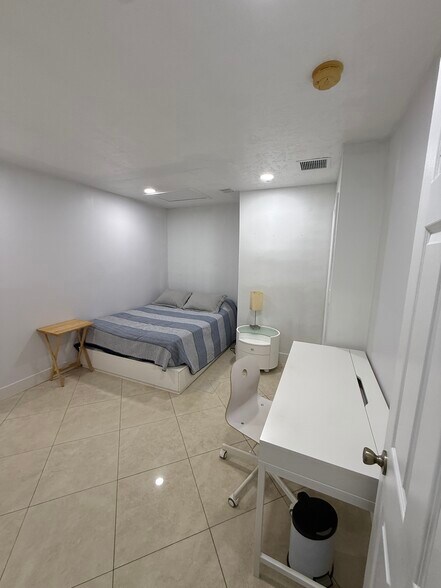 Building Photo - 10340 SW 43rd St