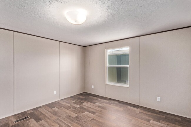 Building Photo - 2 bedroom - 4th st