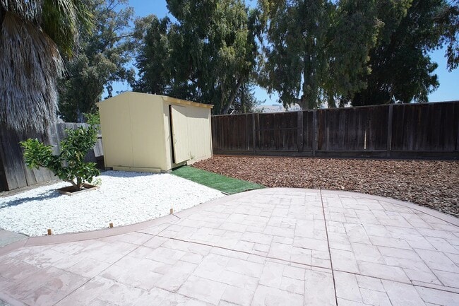 Building Photo - 1510 Sierraville Ave