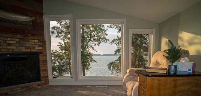 Building Photo - FULLY FURNISHED LAKE HOME
