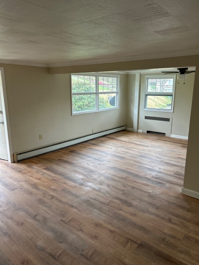 Building Photo - 617 Independence Dr